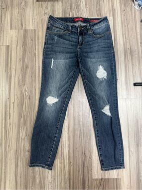 #19 Guess Medium Rise Curvy Skinny Jeans Women’s Size 27